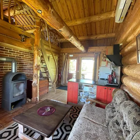 Paeikseranna Puhkemaja * Rossa